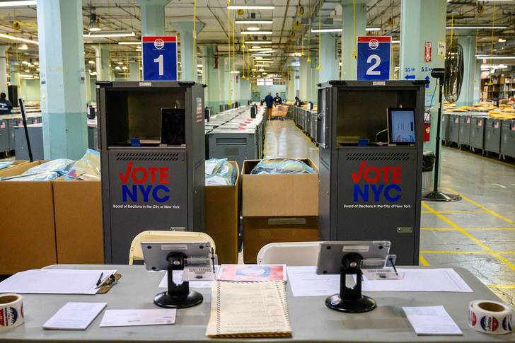 A preview of what the early voting set up will be like, with iPads instead of manual ledgers.